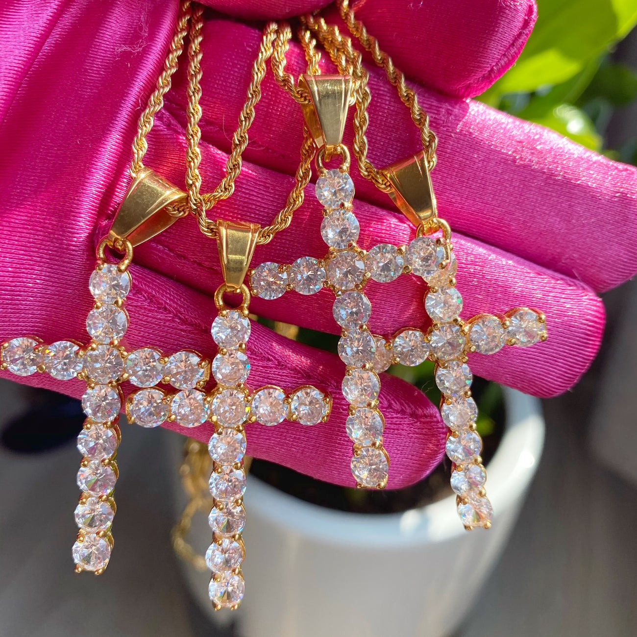 Le Glitz Cross Necklace – PINKHEARTATTACK